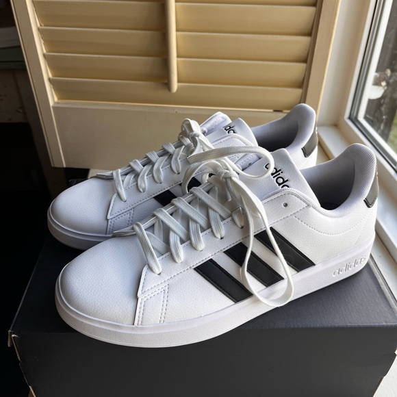 Brand New Never Worn Adidas Grand Court 2.0 - Picture 1 of 6